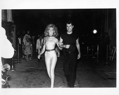 penyanyi dan aktris olivia newton john and co star john travolta menghadiri pemutaran perdana film grease, 1978 foto oleh michael ochs archivesgetty images