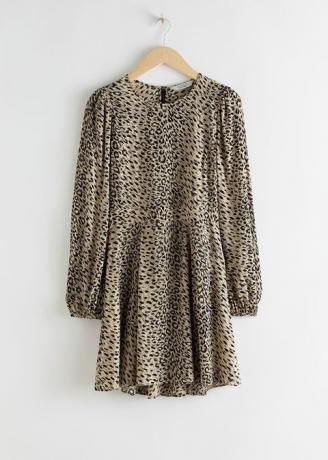 & Cerita Lain gaun print leopard