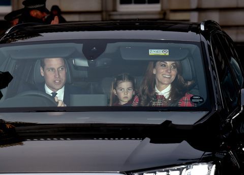 Keluarga Kerajaan Menghadiri Makan Siang Natal Di Istana Buckingham