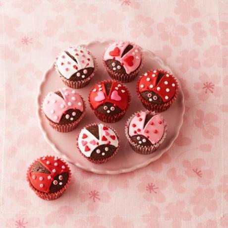 cupcakes ladybug love 'bug' coklat diambil dari sampul hari wanita feb 2015
