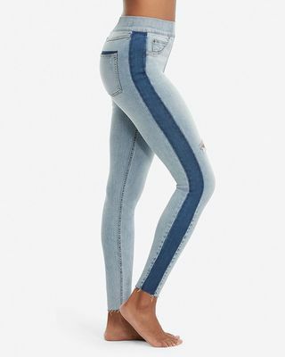 Skinny Jeans Distressed dengan Side Stripe