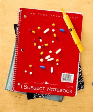 pil pada notebook sekolah